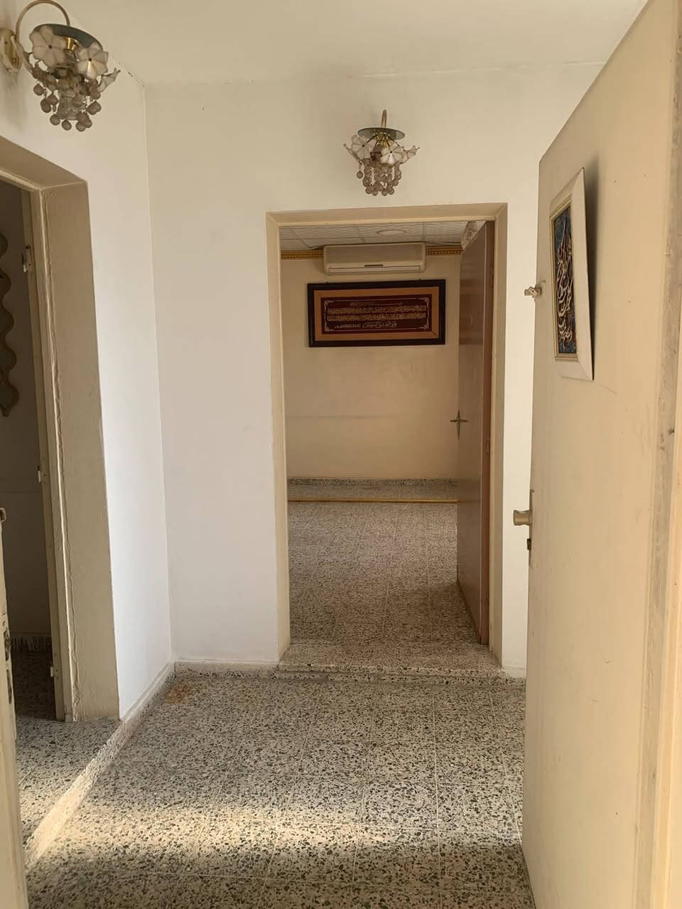 🏡 دار طابو للبيع في دوميز – حي الضباط
فرصة مميزة للسكن والاستثمار، دار بمساحة 400 متر، طابق ونصف، موقع استراتيجي على الشارع العام.
💰سعر كلش مناسب ٣٠٠ مليون 😍🔥
✨ مواصفات الدار:
نظام تبريد مركزي (دكت سبلت).
حديقة واسعة.
كراج للسيارة.
غرفة استقبال.
صالة داخلية.
مطبخ حار ومطبخ بارد.
3 غرف نوم:
غرفتان في الطابق الأول.
غرفة في الطابق الثاني.
مجاميع صحية في الطابقين الأول والثاني.
📍 الموقع: دوميز – حي الضباط.
📞 للحجز والاستفسار: ***********
🏢 مراجعة مكتب يونس خضر للعقار
عنوان المكتب دوميز مقابل المركز الصحي
