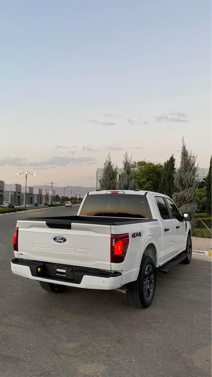 سڵاوتان لێبێت Ford F150 مواسەفات STX سەیارەکە تەنها 6,000مایڵ ڕۆشتووە زۆر تازەو جوانە گێڕو مەکینەی بەشەرت سەیارەکە ڕەقەم کاتییە تەنها چەمەلخی دواوەی سەکنی بۆیاخە بێ ناوگرتن مەکینە 5.0لتری8 بستۆن.
مواسەفات:
کامێرا 
حاسە 
رادار
ڕاگری نشێوی
جام کارەبایی
دیاریکردنی خێرای
ڕاگری مەچەک
قوفڵی دەرگاکان
لایت لید
دەبڵ ئەکسل
زۆر مواسەفاتی دیکە
نرخی 310 وەرەقە و مەجال
ژمارەی مۆبایل:*********** السليمانية, العراق
