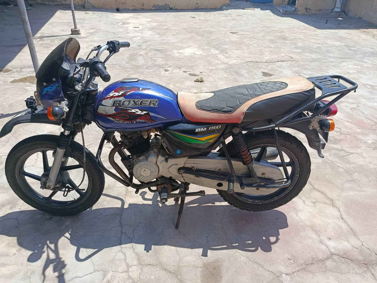السلام عليكم دراجه بوكسر 2018صولي اوراق وكيلهه المجر مفتوحه مره وحده فحل سعر 7000و50كهرباياتهه كلهن شقاله***********
