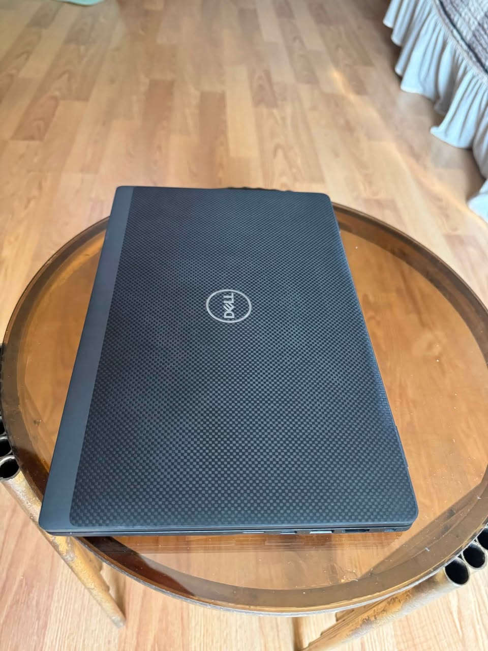 السلام عليكم
لابتوب  DELL LATITUDE 7420 كور اي سفن  جيل 11 سوبر سلم كلش نحيفة مصنوعة من الياف الكاربون 
مواصفاتها
CORE i7 1185G7 كور اي سفن جيل  تردد المعالج قوي 3GHZ 11 
RAM 16كيكا ddr4
هارد ssd nvme m.2 256 كيكا
كارت الشاشة حديث intel iris xe graphics (8كيكا)
حجم الشاشة 41.1  ips full hd الوانها كلش حلوة ومشبعة
تحتوي على بصمة وجه face id وكذلك بصمة اصبع finger print 
كيبورد ضوئي 
تحتوى علي منفذ تايب سي TYPE C ومنفذ الشحن تايب سي TYPE C
لابتوب نضيفة كلش ومعتني بيها وبنظافتها 
لابتوب قوية وحديثة وتشغلك كل البرامج الهندسية والرسم ومنصب اوتوكاد ٢٠٢١ وبرامج الفوتوشوب 
مكاني بغداد المنصور قرب كلية المامون
السعر 550الف  ***********
