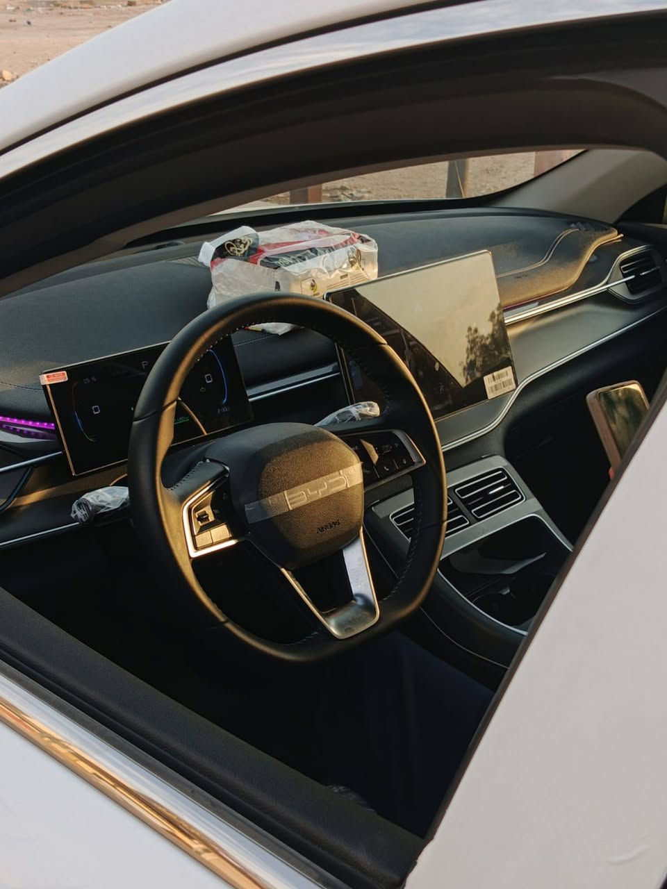 BYD دسترويل فول 2025
سيراه جديده ومكفوله كفاله عامه من كلشي

مواصفات 

هايبرد بانزين وشحن سياره ماشيه 20الف على المحرك و 20 على البطاريه 

شاشه قلابه كبيره

كير ماوس 

كشنات رياضي

كامرات 360درجه

رقم مميز  بغداد مكان السياره نجف تحويل ثاني يوم السياره بأسمي

اناره داخليه على جميع الابواب والدشيول

وغيره من المواصفات

السعر مناسب للاتصال على الرقم***********
