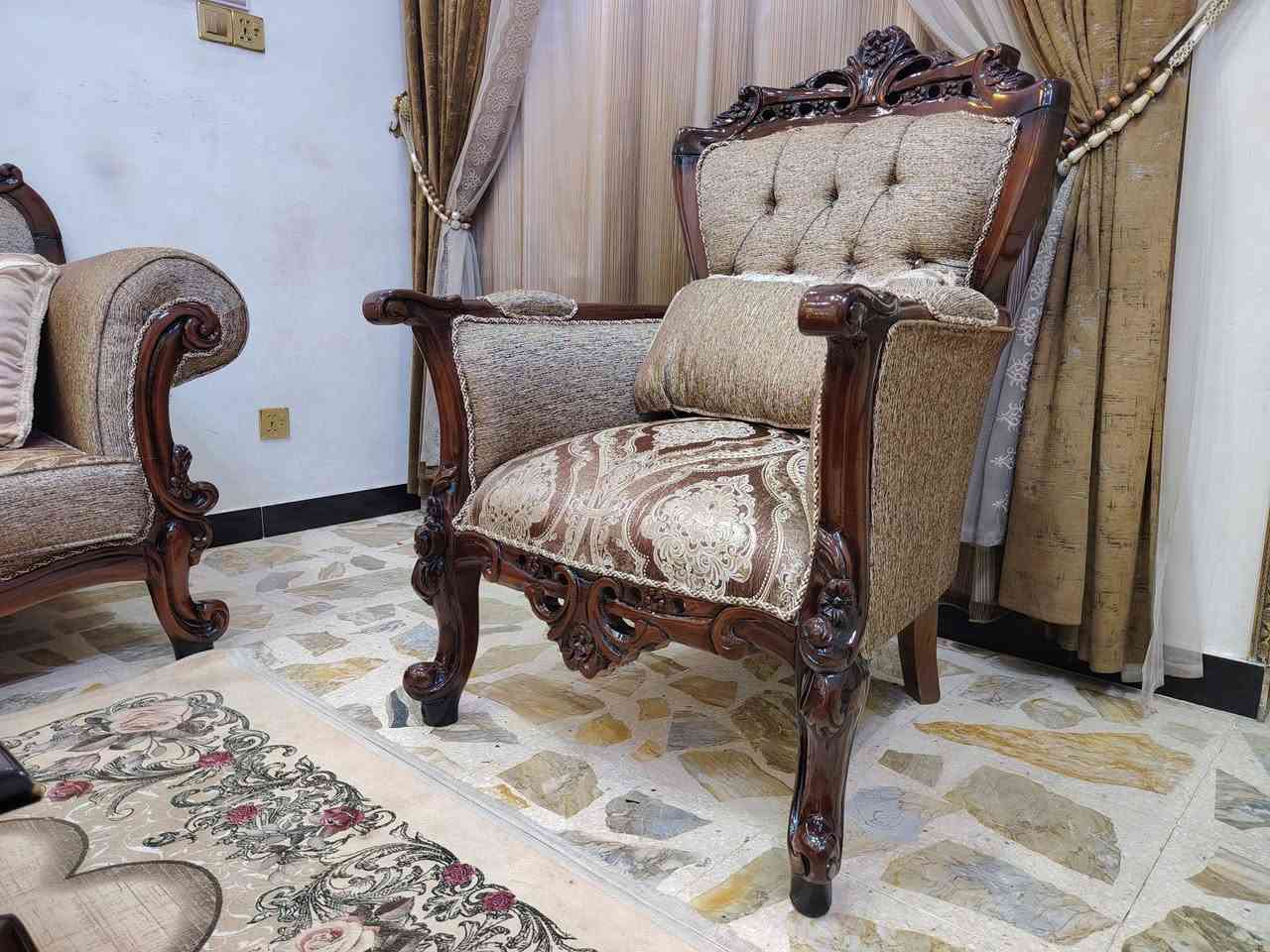 تخم زان ملكي تركي اخو الجديد 8 مقاعد مع طبله وسطيه العنوان بغداد مدينه الصدر للاستفسار خاص او الاتصال بالرقم ***********
