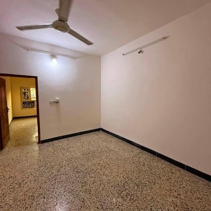 🏡مشتملات عدد 2 للايجار طابق ثاني موقع مميز 

تفاصيل/غرفتين نوم و هول و استقبال و مطبخ و صحيات 

 📍شارع القدس مقابل مصرف اهلي العراقي 

✅مساحه 150 متر 
✅ منطقة هادئه و سعر مميز جداً 
✅ موقع ممتاز وقريب من الخدمات
✅ مناسب للسكن العائلي  
 
السعر/ 300 الف دينار 

📍 الفيصل للعقارات
كركوك – شارع القدس
قرب مصرف أهلي العراقي

نقدّم لكم أفضل الفرص العقارية للبيع والشراء والإيجار،
بخبرة وثقة ومتابعة دقيقة لحد إتمام الاتفاق.

🏡 بيوت – أراضي – محلات – استثمار
📞 للاستفسار:***********
***********
