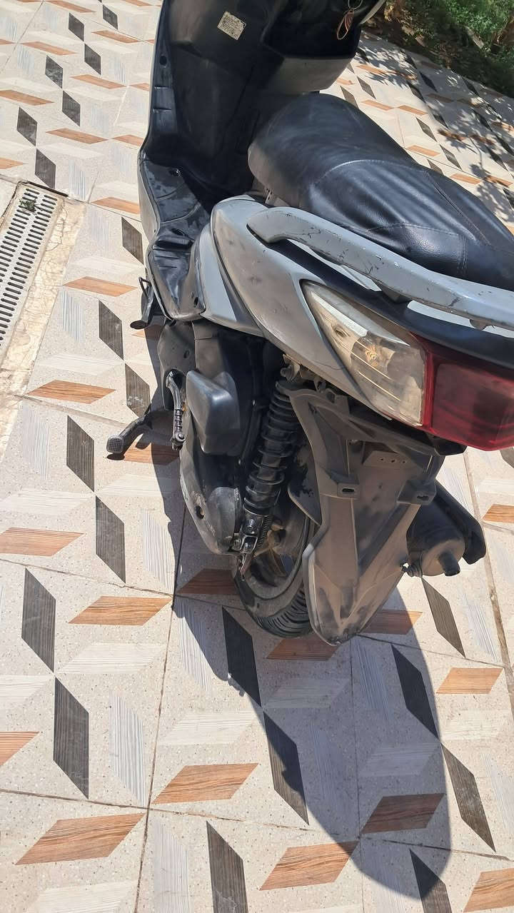 دراجة سكنس ياباني للبيع كلها شغالة مجفتة ولفات مكاني طويريجج حي الجمعية *********** متوفر واتس اب كاملة كلها شغالة كهربائيات دشبول كلة شغال السعر ٤٠٠ مال بيع مستعجللل رجاءآ بس الشراي يتصل
