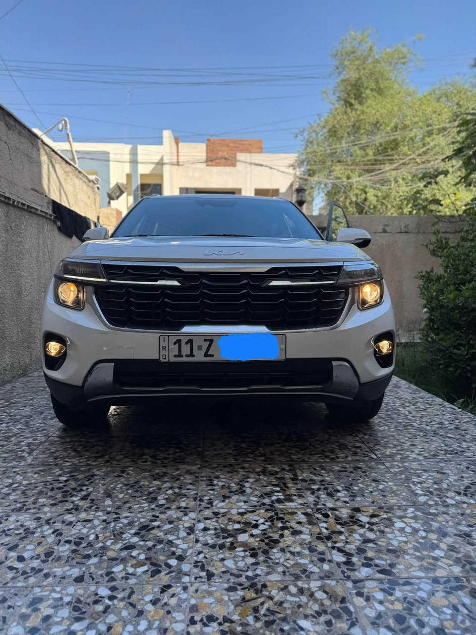 كيا سيلتوس 2024 للبيع 
السيارة فول مواصفات EX رقم بغداد مكينة 2000 الحادث باب جنطة مبدل نفس الون و الجاملغ الخلفي جهة اليمنة
ماشية 22 الف ميل 
جميع الايرباكات سليمة 
المواصفات 
كشنات جلد لون مميز
فور ويل 
فتحة سقف 
بصمة 
تشغيل عن بعد
كشنات تدفئة 
رادار امامي 
رادار خلفي 
رادار جانبي نقطة عمياء 
رادار تنبيه عند فتح الأبواب
قيادة ذاتيه 
تحديد مسار 
اوتو هولد
إنارة داخلية متغيرة 
شاحن لاسلكي 
شاشه متصله 
شاشه دجتل 
تبريد قطعتين 
تبريد بيانو 
توقف ذاتي 
3 انضمه قياده  
مكان السيارة بغداد 
الرقم ***********
السعر ١٨٧ ورقة بيها مجال بسيط
