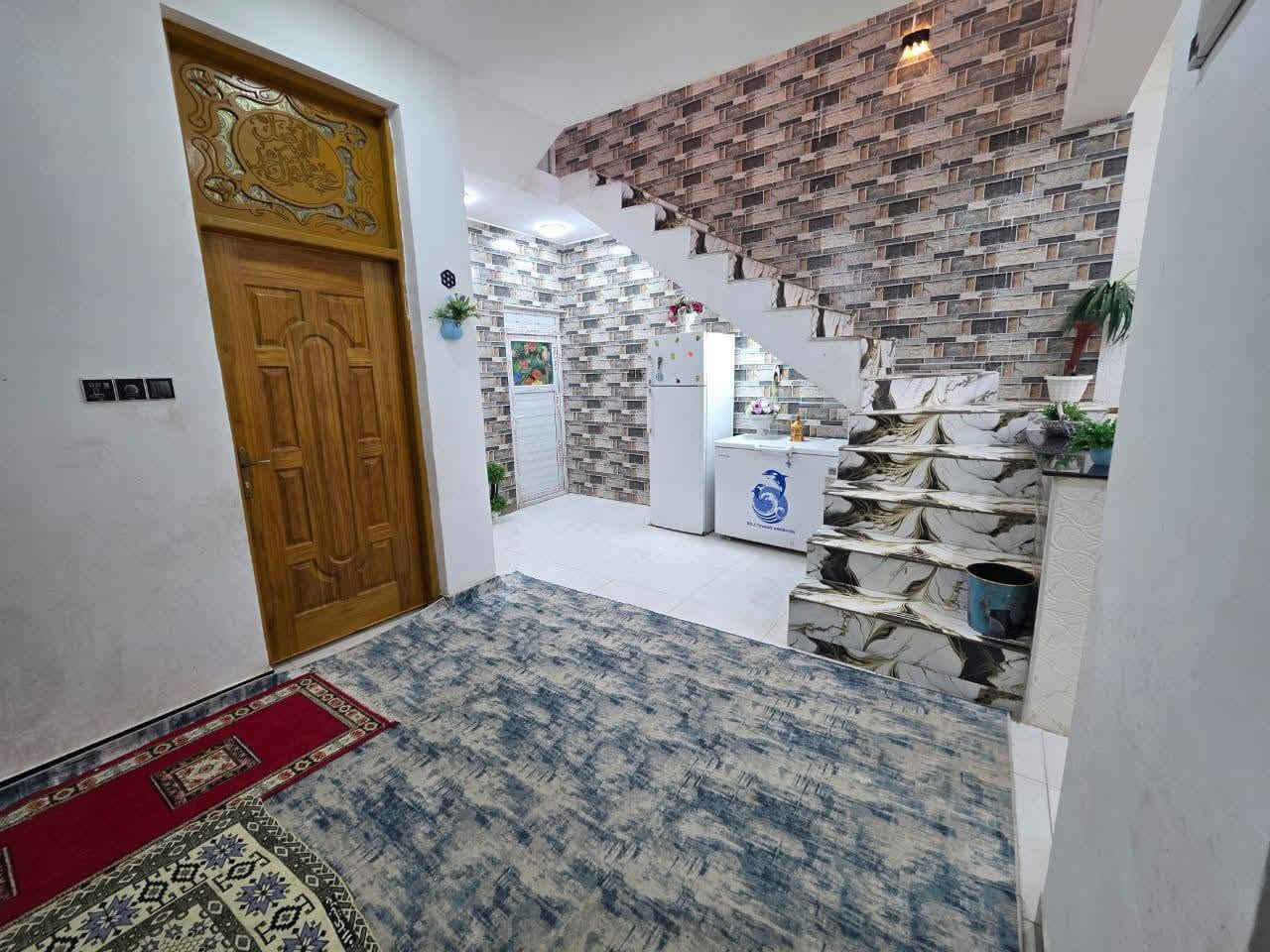 بيت طابقين للبيع طابو زراعي سند 25 تحويل موباشر المساحه 120متر بناء حديث درجة اوله العنوان بابل شارع 80 خلف البانزيخانه الجديد رابع فرع البيت كلش مناسب بنسه الباقي المنطقه 
***********
