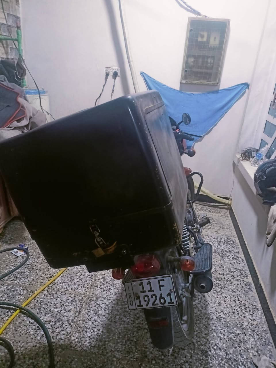 سلام عليكم دراجة TVS HLX 150cc2023  مرقمه رقم بغداد انكليزي للبيع دراجة كلشي بيها بلادي كلجات الكابريتر بلادي وما مفتوح الويلين بلادي كل شي ما بيهن والدراجه بعدها بختم الشركة  وبراغي الشركه تقره مكتوب عليها TVS محركها ما مفتوح برغي ماشيه بس 12 هي والصندوق ومخلي بيها جي بي اس الاصلي الي يكطع ناريه ومواصفه اني  مسوي اله بس تفتح الاستاند الجانبي وتنطيها أول تطفه والرايراتها مرتبه والضفيره بلادي مرتبهة وما ملعبوب بيها ابدا بيها شلعه حيل قويه من تجي جيب وياك 10 تفحص  سبب بيعها مشاكل ومحتاج فلوسهة  مستعجل ما مغسوله مكاني بغداد الفضيلية سعرها مليونين و 800 وبيها مجال
رقمي *********** راسلني أو خابرني واتساب
