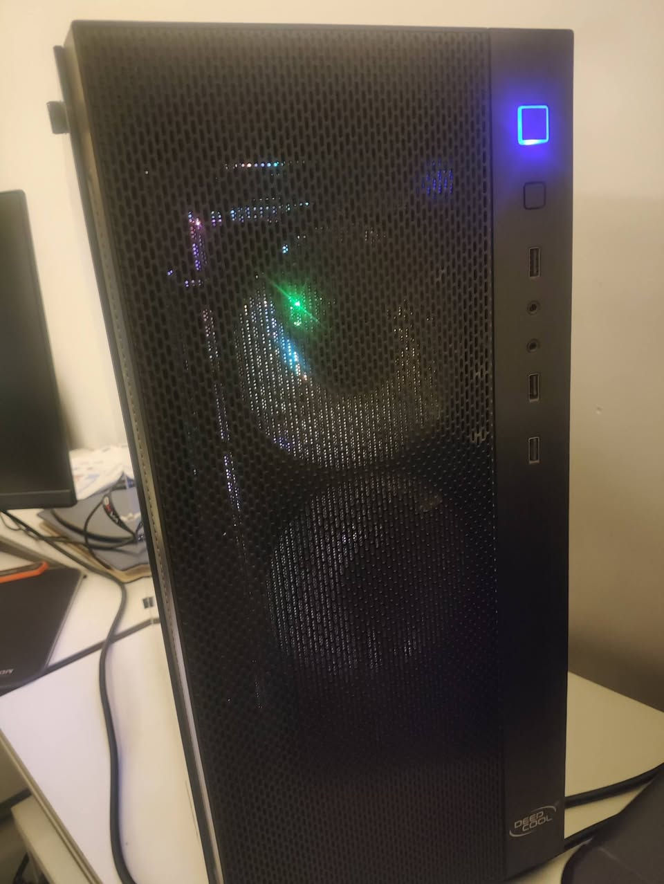 تجميعة pc العاب للبيع
Intel i7-12700 
ALSEYE M240 Plus Liquid Cooler 
gigabyte z690 ud ddr4 
16gb ddr4 
rtx 3080 zotac gaming 
samsung m.2 980 pro 2tb 
ssd 2tb 
Hdd 1tb 
fsp hydro pro 800w bronze

السعر مليون و 750
مكاني بغداد
***********
