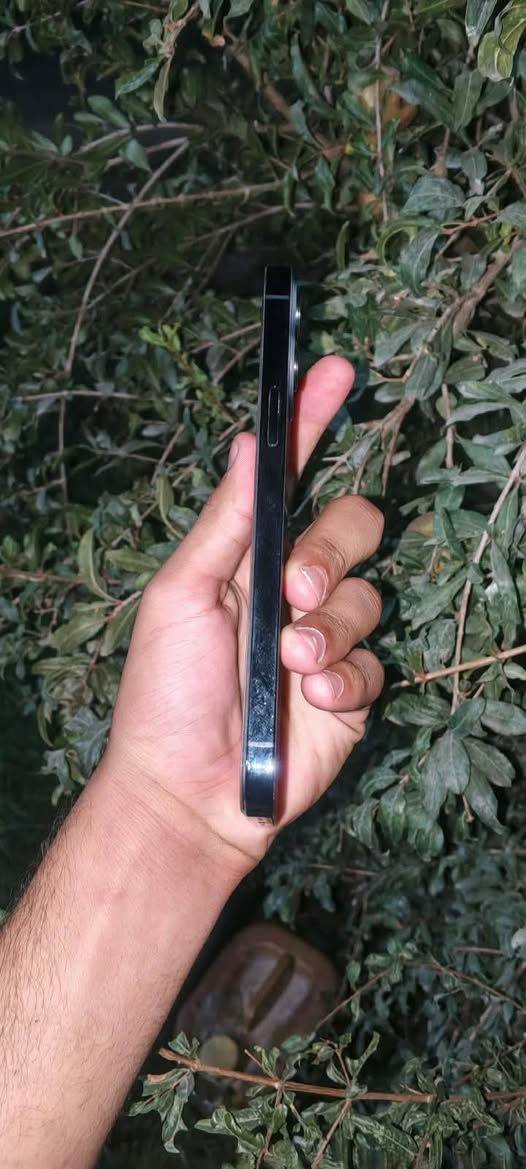 السلام عليكم ايفون12برو ماكس مبدل فقط شاشه اصليه بطاريه ابلادي 73 للبيع السعر 330وبي مجال ويرهم مراوس حسب القناعه ***********
