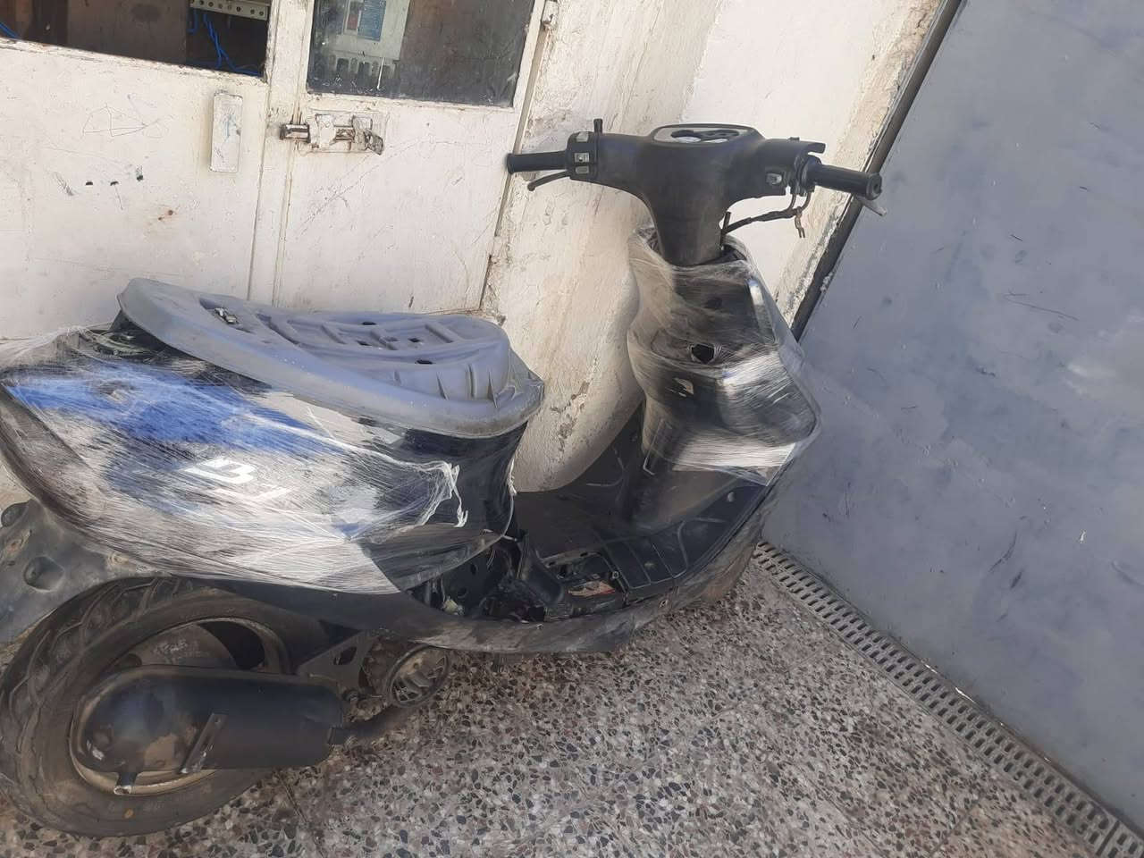 السلام عليكم 
دراجة بيجي 60 لون اسود . كابريتر وشوية جديدات 
السكيبة ما شادها الدراجة هندر واحد شراي يراسلني خاص 
سعرها 170 الف وبيها مجال مكاني بغداد الحبيبية
