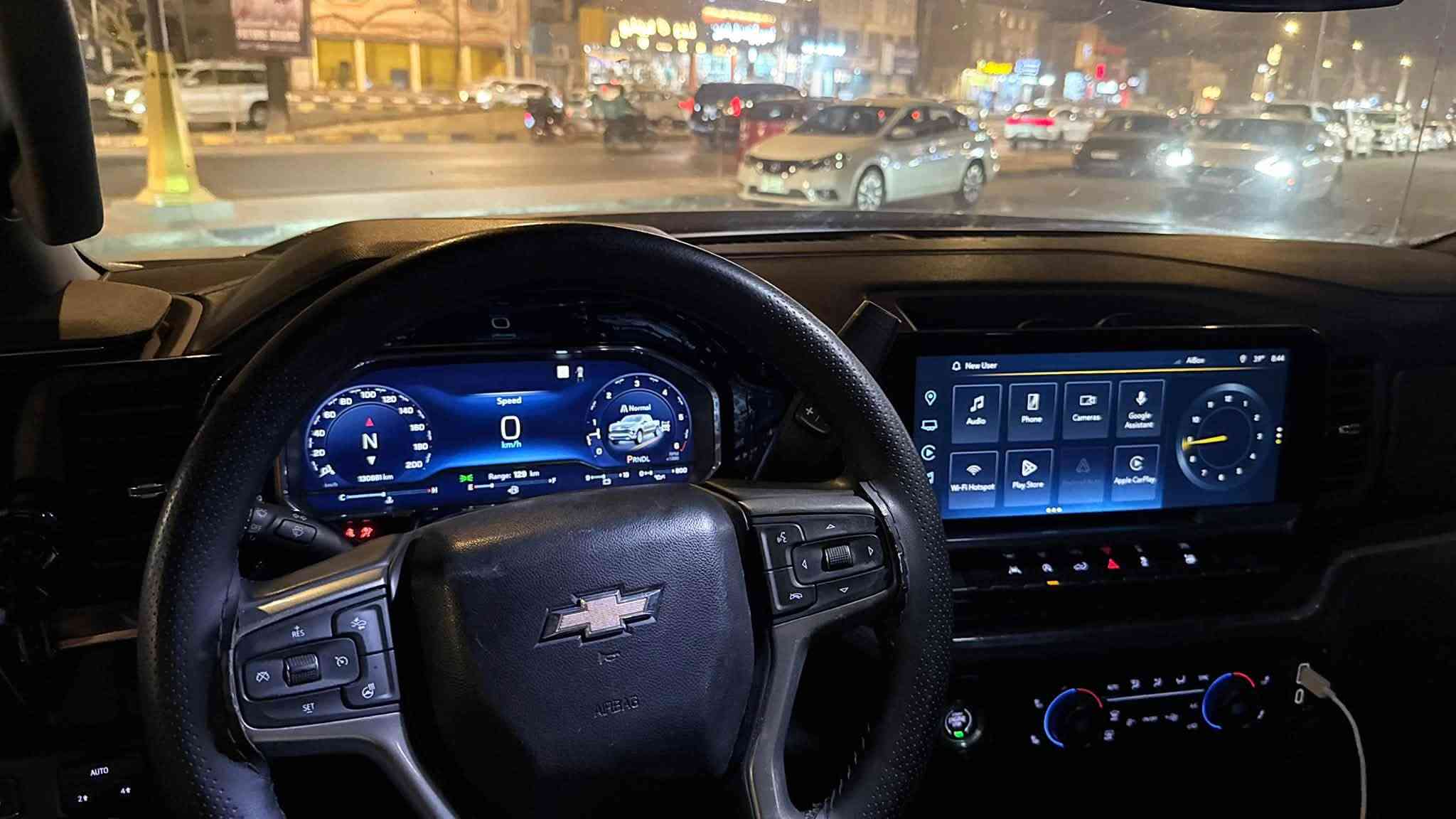 للبيع
شيفروليه سلفرادو LT موديل 2023 (الشكل الجديد)
 الموديل: 2023
 الفئة: LT
 الحجم:( باب طويل بدي قصير)
 اللون: كحلي مميز (Dark Ash Metallic)
 المحرك: 4 سلندر 2.7L TurboMax (قوة 310 حصان / عزم 583 نيوتن.متر)
نوع الكير: أوتوماتيك 8 سرعات علاّگ (مع التحكم اليدوي + / -).
 نظام الدفع: رباعي 4x4 (مع أوضاع قيادة متعددة)
المواصفات والتجهيزات:
 الخارجية:
 إضاءة LED بالكامل (أمامي وخلفي) + كشافات نهارية
 جنوط ألمنيوم سوداء مقاس 20 إنش مع إطارات مشلن (Michelin) خلفيه جديده
 دواسات جانبية سوداء
 هوك قلص خلفي جاهز للقطر مع درجات صعود على زوايا الصندوق
 الداخلية والتقنيات:
 شاشة مركزية كبيرة مقاس 13.4 إنش تدعم Apple CarPlay و Android Auto لاسلكياً
 لوحة عدادات ديجيتال بالكامل مقاس 12.3 إنش
 تشغيل عن بعد + دخول ذكي بدون مفتاح
 مكيف أوتوماتيكي ثنائي المناطق
 أنظمة الأمان:
 (كبح طوارئ ذاتي، تنبيه تصادم أمامي، ومساعد الحفاظ على المسار ومثبت سرعه نوعين)
 كاميرا خلفية عالية الدقة
السياره بدون حادث بدون أيرباك كلشي سليم فقط سرقه باب البدي ودعامية الامامية وموجود رقم شاصي ع خاص
السعر 280 وبيها مجال والسياره بعد احلى من الصور وسعرها نزلت منه متوازي على بيعتها وبدون كسران وسيارة نضيفة
تواصل:- *********** واتساب
