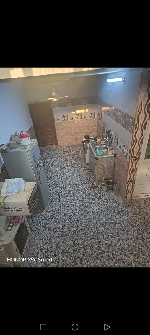 منزل للبيع /١٠٠متر /واجهة /٥/يحتوي على /٢/غرف نوم وصالة ومطبخ وخدمات /بيت نظيف  طابو زراعي /سند /٢٥/موقع ممتاز شهداء البياع /خلف مطعم المسرة الاستفسار على هذا الرقم /***********

نص مكتوب في الصور:
- HONOR X9c Smart