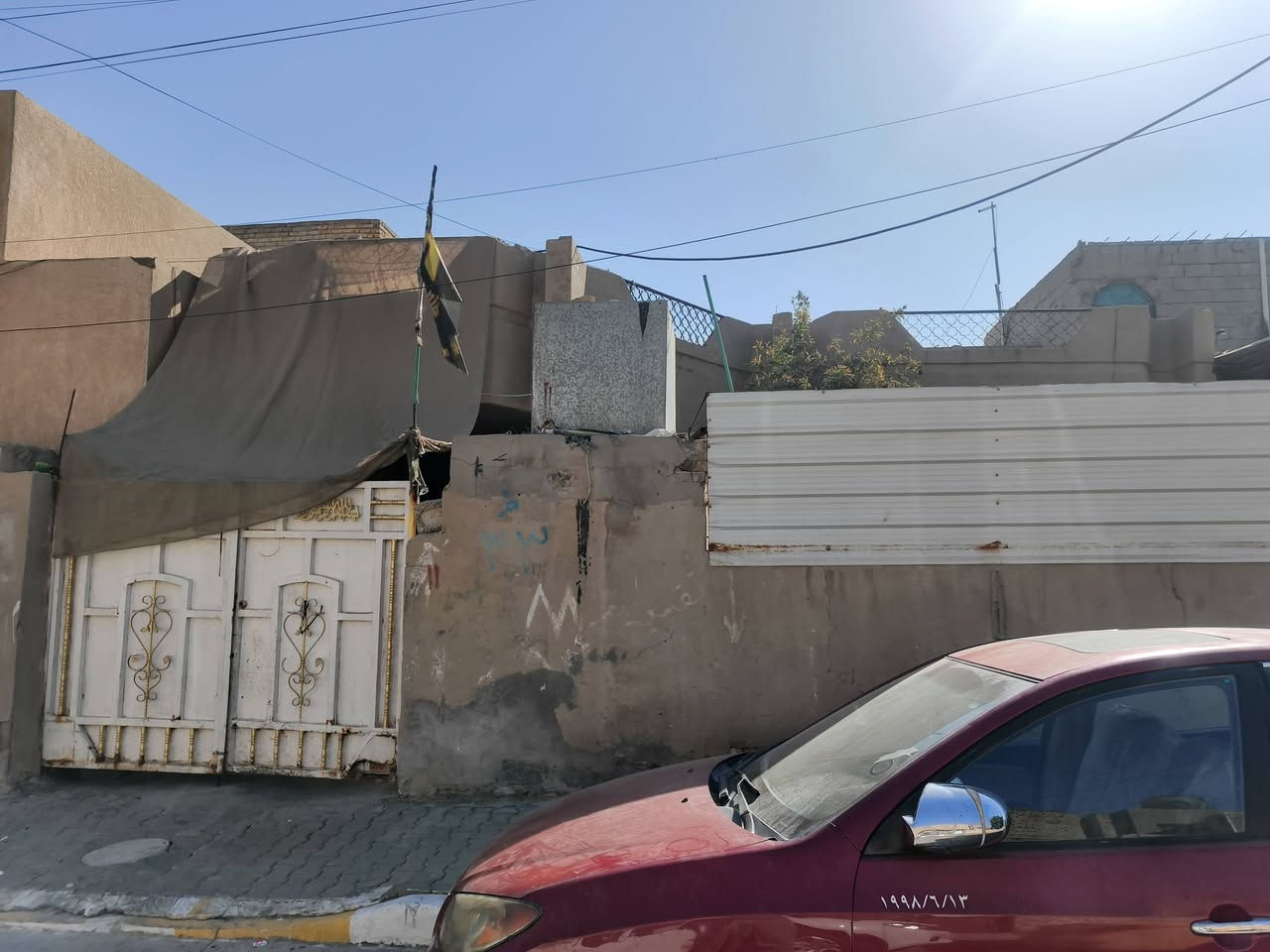 سلام عليكم بيت للبيع مساحه 210متر طابق واحد 
الموقع بغداد الحسينيه الراشديه بدايه شارع الجريخي قرب جامع (الامام الحسين ع ) الاستفسار الاتصال بل رقم ***********
التوضيح بل فيديو
