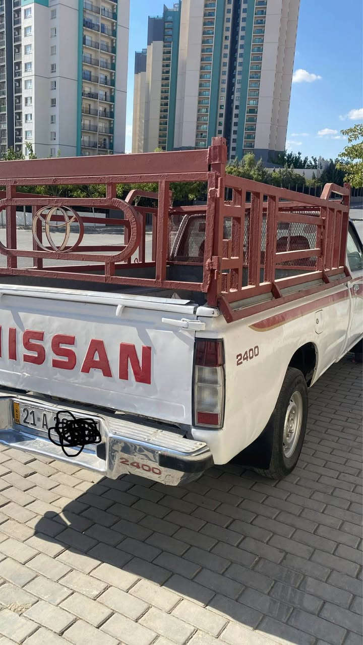 نیسان پیكاب ٢٠٠١ 
ڕەقەم سلێمانی
حیزام بێ سەقف و بێ شان 
پێنج قولاپ 
ئەكسل و بەندەن و شانسی بەشەرت 
گێڕ و مەكینە بە شەرتی فەحس 
سەنەوی تازەیە تا نزیك ٢٠٣٠
٦٣ گەڵا و معامەلەیەكی زۆر كەم السليمانية, العراق
