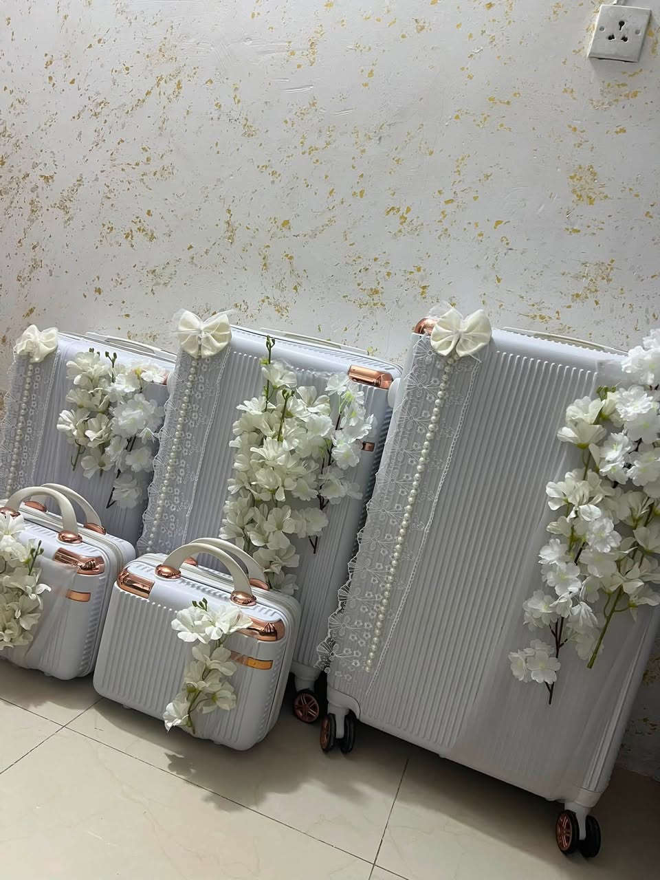 ايجار جنط عروسه ب25 بكربلاء سيت يتكون من 5 جنط ويبقن يم العروسه 5 ايام يوجد خدمه توصيل 🚚 كافه مناطق كربلاء الحجز واتساب ***********

