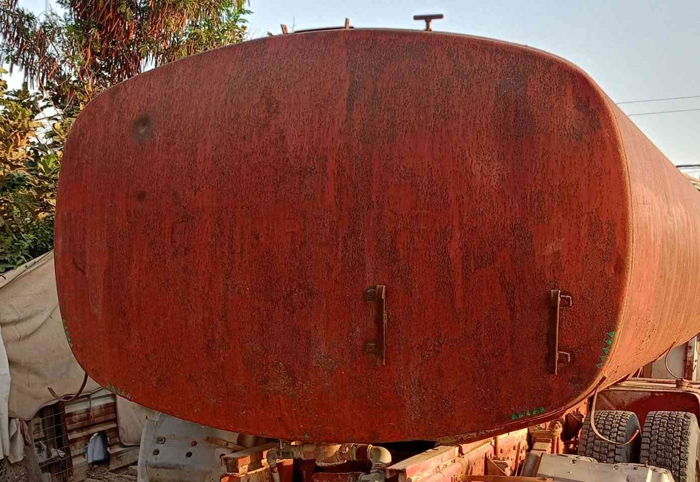 تانكي حمولة 17000لتر بلادي للبيع سعر 12ورقة وبي مجال العنوان الموصل الايمن *********** /***********
