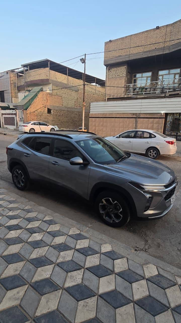 سلام عليكم 

(Chevrolet Trax LT) 2024

​⚙️ الأداء والمحرك
​المحرك: 3 أسطوانات بسعة 1.2 لتر مع شاحن توربيني (Turbo).  

​القوة: 137 حصاناً وعزم دوران يبلغ 220 نيوتن.متر.  

​ناقل الحركة: أوتوماتيكي عادي من 6 سرعات (وليس CVT)، مما يعطي استجابة وسياقة أفضل.  

​نظام الدفع: دفع أمامي (FWD).

​استهلاك الوقود: تقريباً 12.7 كم/لتر داخل المدينة، و13.6 كم/لتر على الطرق السريعة (معدل اقتصادي جداً).

رقم المركبه نجف 

حادث السياره مرفوق مع صور السياره
 ورقم الشاصي :-
#KL77LHE27RC152817

سعر السياره يبلغ 22،500،000

 22مليون و500 الف دينار عراقي
بيها مجال بسيط للشراي الجاد
ملاحظه السياره فقط بيع بدون مراوس 

للأتصال والاستفسار 
***********
