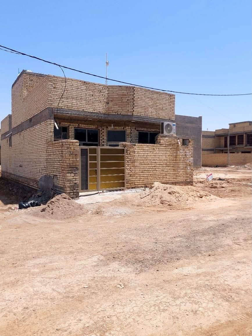 #علێ بركه الله متوفر بيت المساحه١٥٠متر في حي الموضفين البيت بناءحديث طابوك جمهوري البيت نقصه بس تطبيك الارضيه عرض الشارع ١٥متر قرب مدرسه نون وقلم البيت طابو صرف سعر ١٢٠ وقابل التفاوض اي الاستفسار تصال الارقام التاليه ***********
