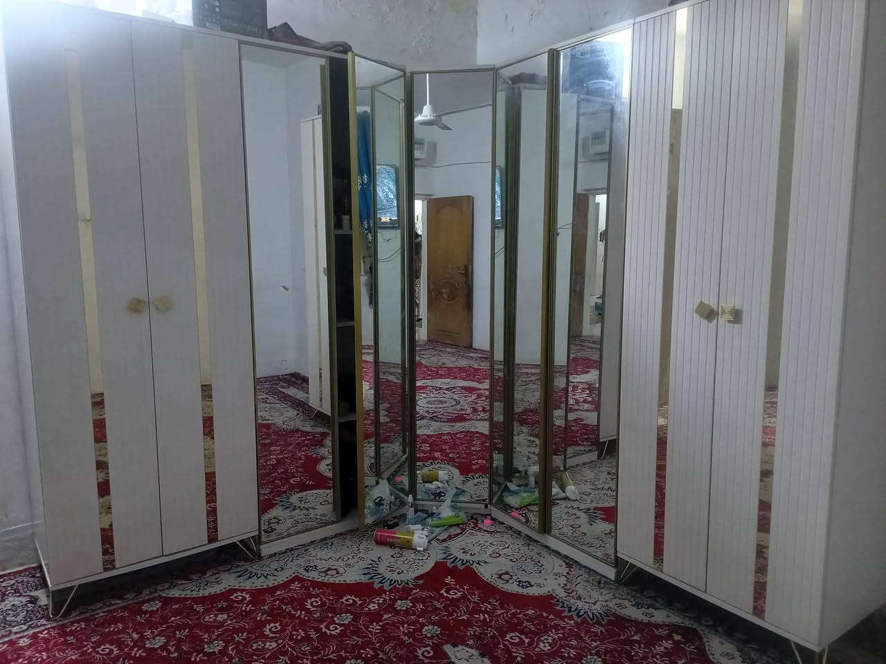 غرفة نوَم تركية للبيع
سرير
كنتور زاوية موديل حديث
مراءاة طوليه
وميز جرارات
السعر ٥٩٩ الف دينار وبيه مجال
اتصال ***********

