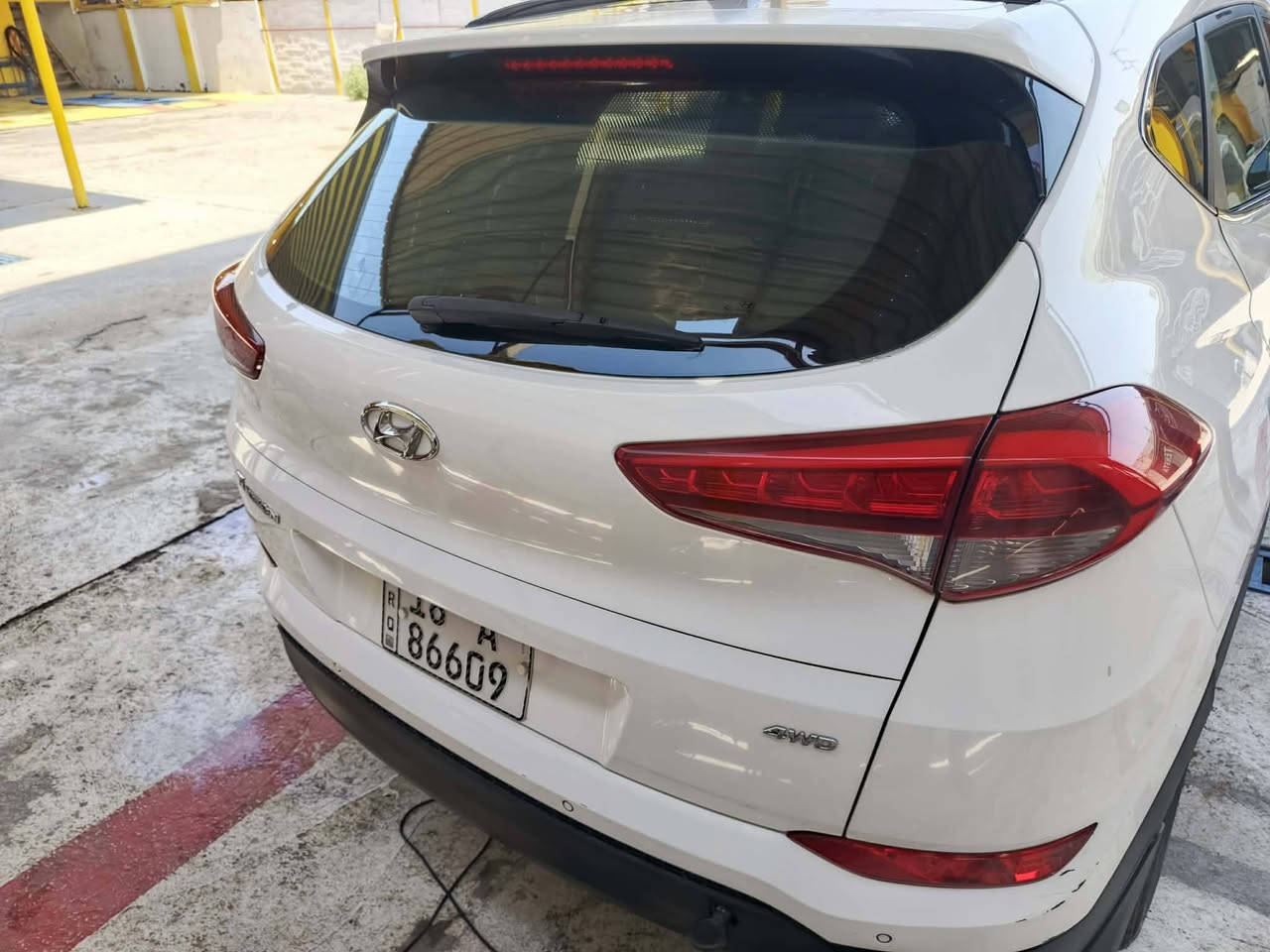 سياره فول مواصفات
٢٠١٧ بانوراما
فتحة سقف بانوراما: ممتدة على كامل السقف.

نظام الدفع (4WD): دفع رباعي مستمر (فور ويل) مع زر قفل الدفع (Drive Mode).

الإضاءة: مصابيح أمامية وخلفية (LED) مع عدسات زينون ذكية وكشافات ضباب.

العجلات: رينغات ألمنيوم قياس 18 أو 

صندوق خلفي ذكي: يفتح كهربائياً عند الاقتراب منه 

المرايا: جانبية كهربائية الطي مع إشارات انعطاف وترحيب عند الاقتراب.

التشغيل والدخول: بصمة تشغيل مع دخول ذكي بدون مفتاح.

المقاعد: جلد طبيعي فاخر، مع تحكم كهربائي لمقعد السائق والراكب، وميزة تدفئة وتبريد المقاعد الأمامية.

الشاشة اندرويد لمس

التكييف: أوتوماتيكي ثنائي المناطق مع فتحات تهوية للمقاعد الخلفية.

الأنظمة الذكية 

كبح اليد: نظام بريك إلكتروني (بصمة يد) مع ميزة التوقف التلقائي (Auto Ho

سبورت. نورمال. ايكو
شاشه تبريد
بيهه تكشير مثل ما موضح
١٥٥ بييهه مجال بسيط
ع حطتهه ابيع
سونار موجود
***********

