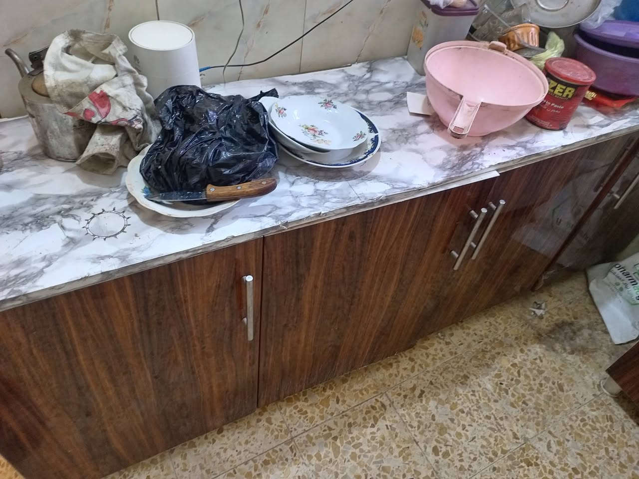 كاونتر mdf خشب مترين مع ملحق مترين وسنم متر ونص نظيف السعر 125 الف دينار  مكاني بغداد سكينه مال الامين خلف جامع الرحمن وهذا رقمي بيه واتساب ***********
