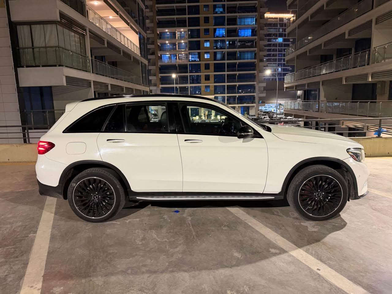 بسعر جدا مناسب 198 ورقه مال بيع
مرسيدس Glc 300 مديل 2019 
فول مواصفات AMG بانوراما 4 بصمات 
جنطه كهرباء مفوله كراسي مومري 
حادثها فقط طخه قطّعه وحده 
بدون ايرباك كله سليم 
 (( تو ويل )) المرغوبه ماشيه 62 الف 
السياره كلش جديده صفر مسج نظيفهه 
عنواني المنصور رقمها بغداد باسمي
***********
