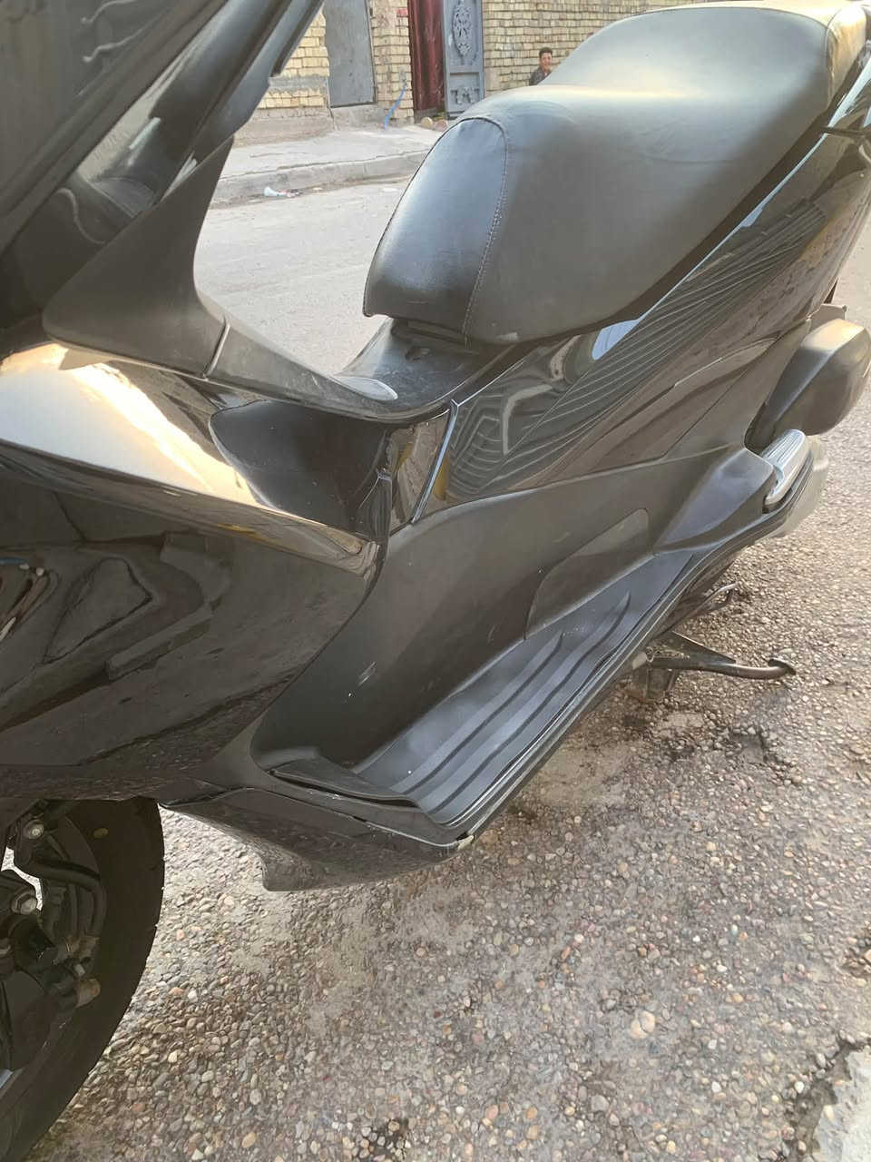 للبيع pcx جيل ثاني ياباني JF لون اسود شذره دراجه جديده بحاله الوكاله برغي ما مفتوح بيها مسويلها ادمه كامله ماشيه 44 الف دراجه ناعمه محرك 125 كدامك نضافتها دراجه  سويجين وي دراجه العنوان بغداد شراي يتصل ويدلل ***********
