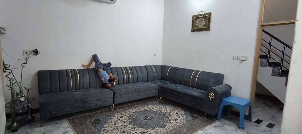المساحة: 100 متر مربع.
​حالة البناء: حديث (سنتين تقريباً)، بناء نظيف ومتين لا يحتاج أي ترميم أو مصاريف إضافية.
​التشطيب: جاهز قفل للسكن المباشر.
​الخدمات: متوفرة بالكامل وفي موقع ممتاز.
​ للمعاينة والتواصل لمعرفة التفاصيل والسعر:
[أ***********]
