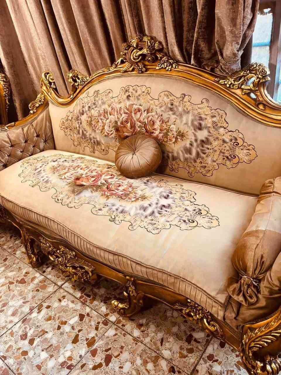 تخم مصري ملكي ١٠مقعد مع طبله وسطيه بسعر ٧٥٠قفل بدون عمله شراي يتصال ***********

