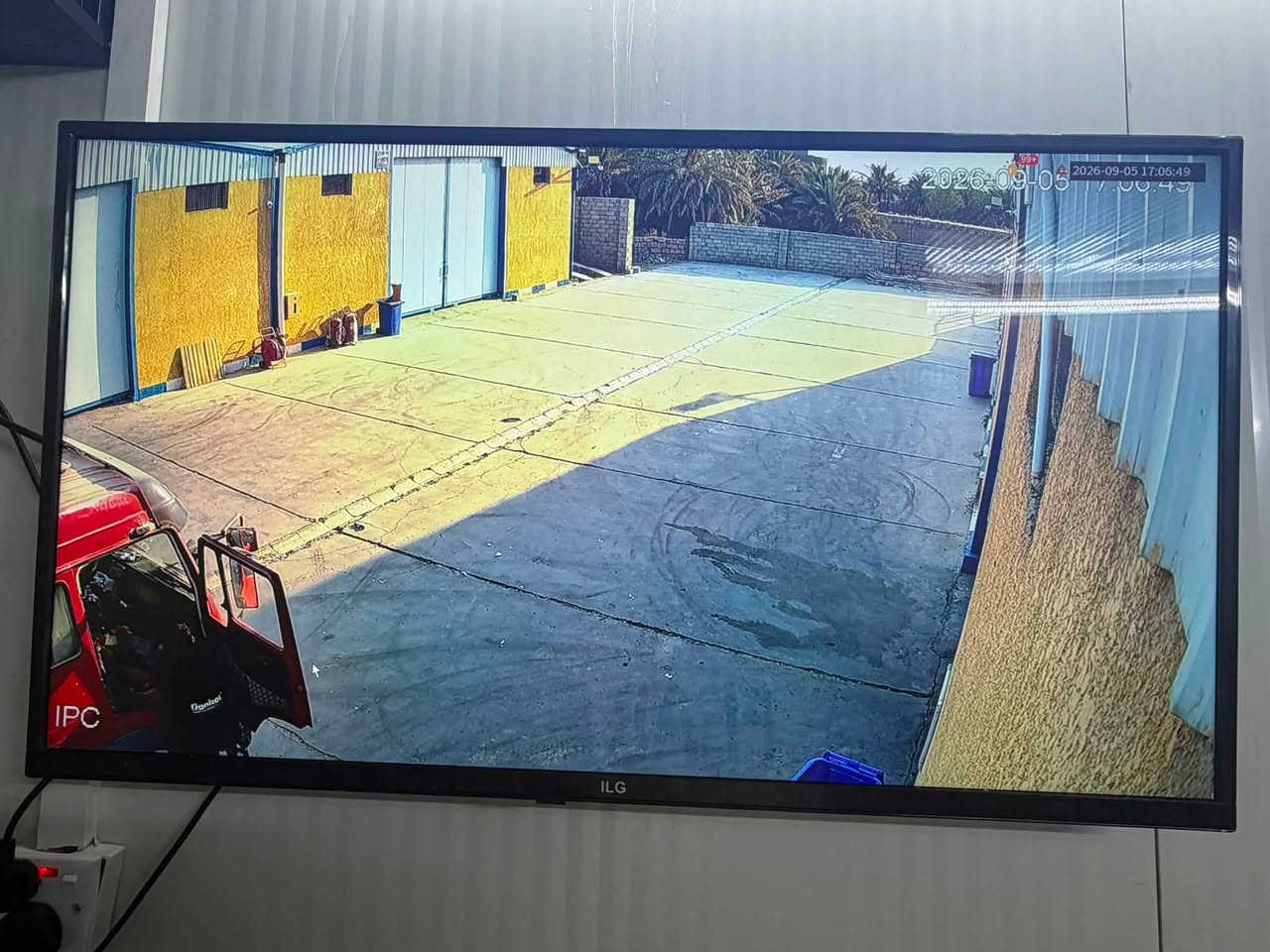 تم نصب منضومه كامرات متكونه من  8 كامرات ip 4m
دهوه الاصلي 
*********** المهندس
