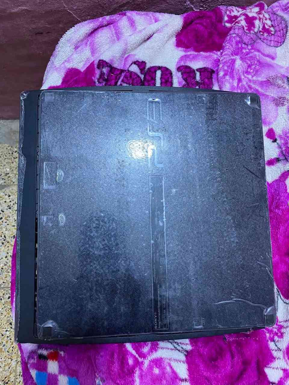 السلام عليكم
بلي 3 سلم 

نضافته 95 ‎%‎ 

ذاكرة الجهاز 320 

هارد خارجي 500 

جوستك عدد 2 

كيبل شحن جوستك 

كيبل كهرباء 

كيبل اج دي 

كارتون الجهاز 

يحتوي على اكثر من 80 لعبه 

بيس 2026 

بيس 2018 

دلايفر 3 اجزاء 

كلف ديوتي جميع الاجزاء 

سنايبر جميع الاجزاء 

تكن جميع الاجزاء 

سباق سيارات 

وبعد بي العاب كلش هواي 

السعر 150 الف 

اذا بدون هارد ابيعه بسعر 120 الف 

وي الهارد سعره 150 الف 

بغداد مدينه الصدر 

***********

توصيل ماكو اسف
