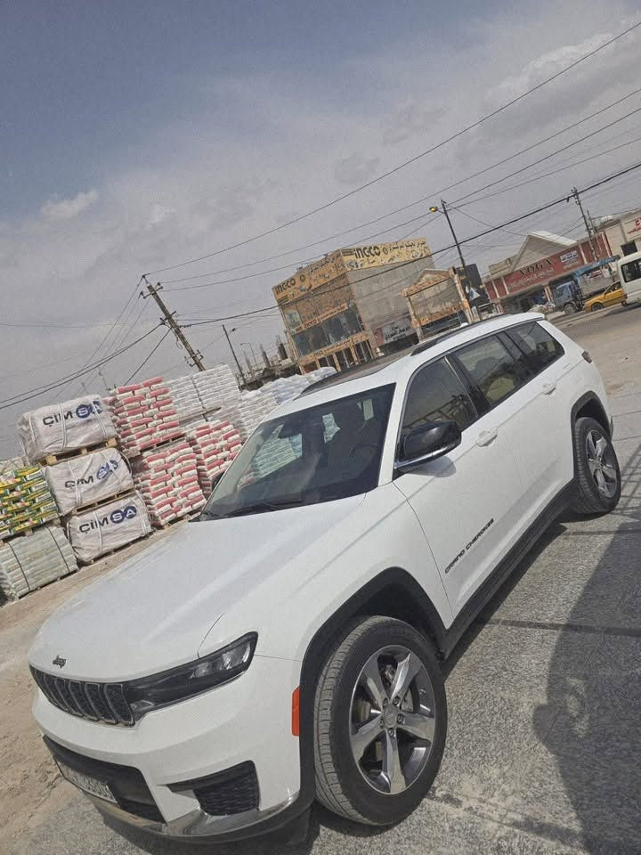 السلام عليكم
جيب 2021 خليجي فول 
لمتد 4x4
كراند شيروكي 
رقم شمالي 
بانورما 
كشنات تدفئة تبريد 
كشنات كهرباء 
كير موس
تدفئة ستيرن 
تشغيل عن بعد 
كامرة خلفية 
ردارتوقف ذاتي 
حساسات 
شفتات
بعد مواصفات الخليجي معروفة 
السعر ٣ شدادت بي مجال 
للاستفسار 
***********
