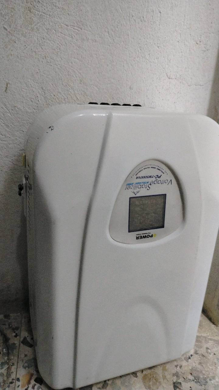 منظم فولتية POWER PC-TM5000VA 5KVA – 220V – أصلي 
مستخدم فقط شهر، نظيف وما بيه أي مشكلة، شغال بصورة ممتازة.
السعر: 250 ألف