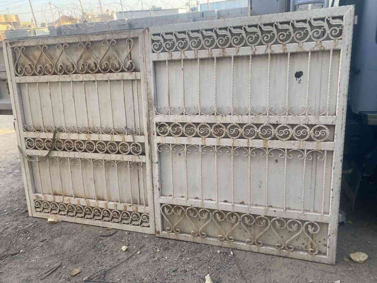 للبيع ارتفاع١٨٠ وعرض مترين و٩٠ مدينة الصدر
***********
