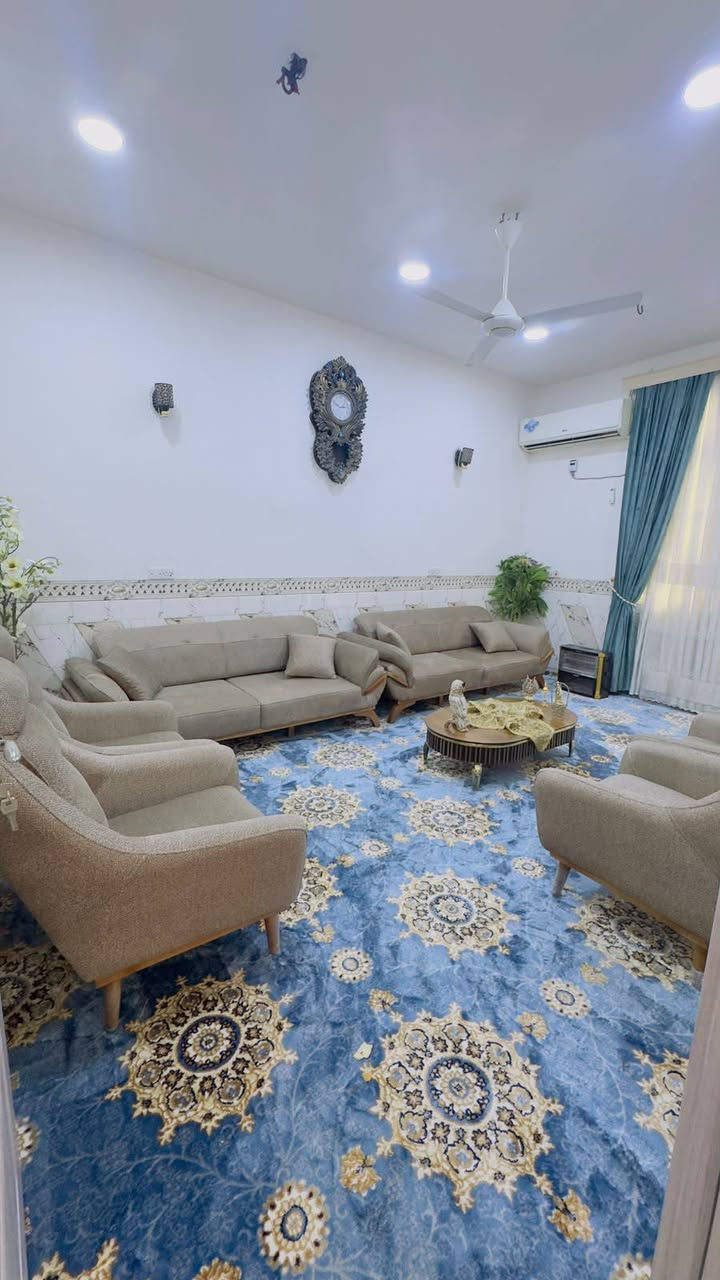 سلام عليكم يوجد بيت مساحه 100 طابقين البيع مع الأثاث في كربلاء كنطرت سلام شارع المدرسي جاهز يصلح حسينيه وسكن يبعد عن المام 2 عقد زراعي قرار 117 مشمول بل طابو متوفر كافت الخدمات سعر البيت 110 مليون وبي مجال الستفسار علا رقم *********** أبو مالك الاسدي
