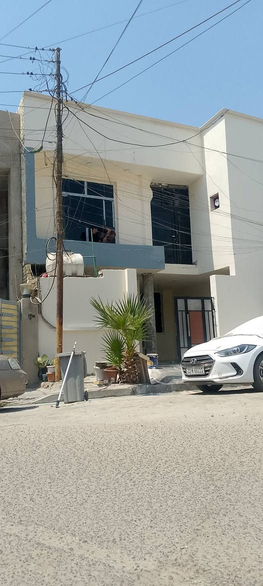 ‏صباغ بيوت واجهات بأسعار مناسبة
‏تصليح سنفرة صبغ+ بيبان شبابيك 
‏حاتم الشمري 
‏*********** يوجد واتساب
