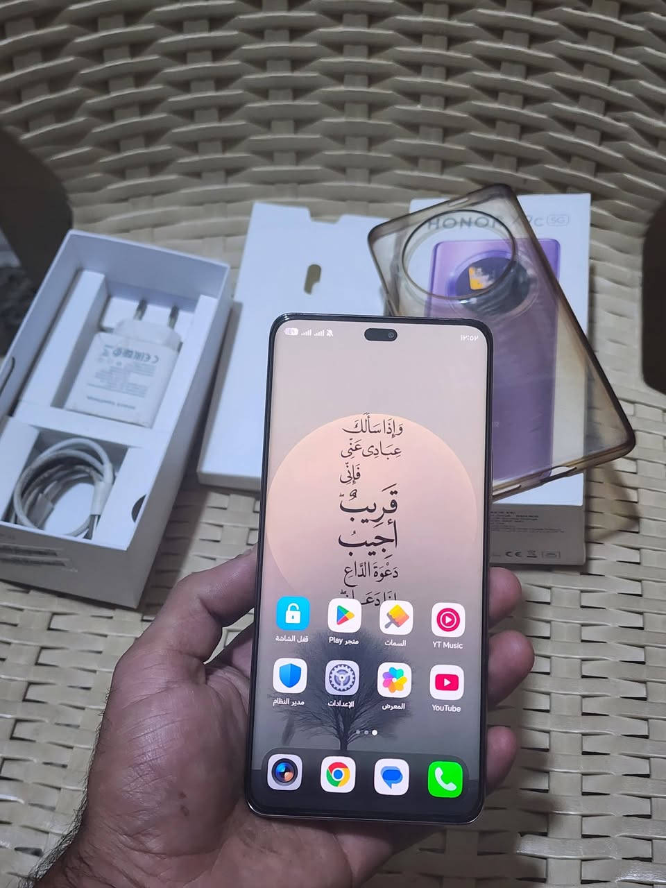 سلام عليكم هونر x9c مستخدم نظيف بلادي ذاكره 256 كامل ملحقات ٣٥٠ وبي مجال بغداد كماليه ***********

نص مكتوب في الصور:
- ١٧:٠٠
- حول الهاتف
- 10
- MagicOS
- اسم الجهاز
- HONOR X9c 5G
- المعالج المركزي
- Snapdragon 6 Gen 1
- ذاكرة الوصول العشوائي
- ٨,٠ غيغابايت
- بطارية السيليكون والكربون
- mAh 6600
- شاشة بتقنية حماية البصر من
- Honor
- ٢٧٠٠ × ١٢٢٤
- وحدة التخزين الداخلية
- المساحة الفارغة ٢١٥,١٧ غيغابايت
- الإجمالي ٢٥٦ غيغابايت
- الموديل
- BRP-NX1
- رقم الإصدار
- 10.0.0.168(C185E6R6P1)
- GPU Turbo
- إصدار MagicOS
- 10.0
- إصدار الأندرويد
- 16
- 13:55 الهاف حول R X9c 5G 10 MagicOS اسم الجهاز HONOR X9c 5G بطارية السيليكون والكاربون 6600 mAh المعالڬ المركزى Snapdragon 6 Gen 1 ذاكرة الوصول العشوائى ٨,٠ غيغابايت شاشة بتقنية حماية البصر من HONOR ٢٧٠٠ X ١٢٢٤ وحدة التخزين الداخلية المساحة الفارغة ٢١٥,١٧ غيغابايت الإجمالي ٢٥٦ غيغابايت الموديل BRP-NX1 رقم الإصدار 10.0.0.168(C185E6R6P1) GPU Turbo إصدار MagicOS 10.0 إصدار الأندرويد 16