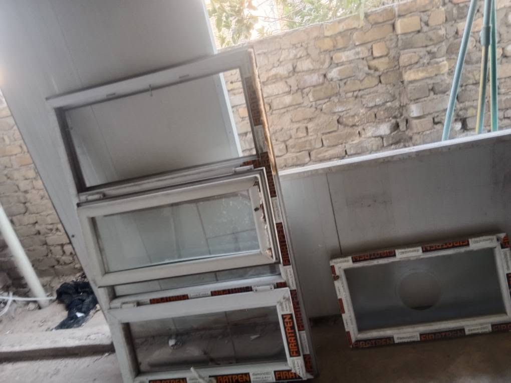 سلام عليكم عندي سندويش للبيع نظيف وقطع كبار وياها بوب pvc وشبابيك مثل مموحظحات بالصور وحديد هيكل شخاط كله عارضه للبيع مكاني الغزالية خلف مرور الغزالية للاستفيار مراسله الصفحة او الاتصال على الرقم *********** بغداد, العراق
