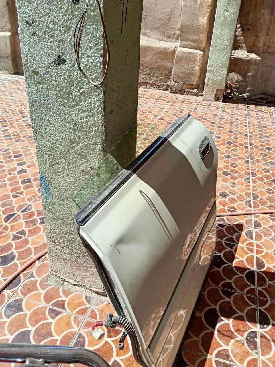 السلام عليكم باب راس ثور خلف السايق نضافته كما موضح سعره ٧٥ الف***********
