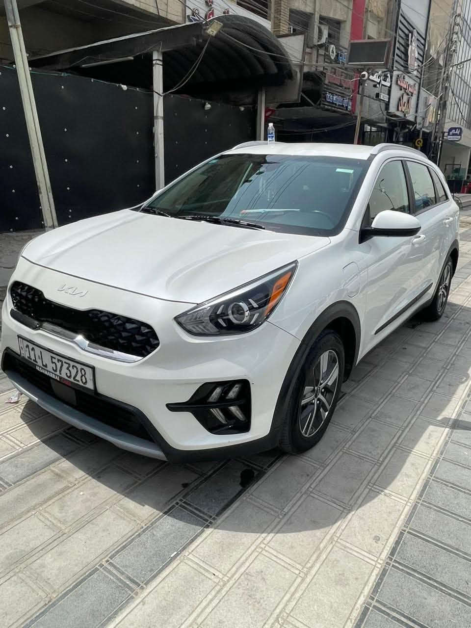 السلام عليكم 🙋🙋‍♂️
كيا نيرو هايبرد موديل 2022 ابيض 

وارد امريكي

اذا تريد سيارة SUV كورية عائلية تجمع بين الفخامة و الأقتصاد ( تفول مرة بالشهر )  

السياره خير من الله نظافه وبيها مواصفات بعد احلا

ماشيه 54 كيلو

 المواصفات 

بصمه

اشاير بالمري 

كشنات جلد و مخمل 

ترحيب دخول 

.نظام ايكو وسبورت قياده

• بطارية ليثيوم

• شاشة كبيرة

• كاميرا خلفية

• حساسات خلفية 

• كراسي تدفئة

 .اتو هولد

رادار امامي

• مانع تصادم

• محدد مسار

• تصحيح مسار

• مثبت سرعة

• مانع انزلاق

• بصمة تشغيل

• بصمة أبواب

كشنات مخمل

• مري رادار

• نقطة عمياء

• شاحن وايرلس 

شاحنة بالكشانات 

• شاشة اعطال

• عداد ديجيتال

• اضوية امامية زنون LED

• اضوية خلفية LED

• كشافات زنون LED

• حساسات إضاءة

• إنارة تلقائية Auto

• نظام صوتي مميز Harmon kardon

• حساسات مطر

• حساسات ضغط هواء الإطارات

‏• GPS

تبريد قطعه

قياده ذاتيه عل الطريق 

تشغيل عن بعد 

• بلوتوث 
• ⁠
• مدخل USB + AUX
.الضرر (صبغ جاملغ امامي يمين بدون ايرباك بدون شواصي بدوون دواخل)

وبيها بعد مواصفات خير من الله 

سعر السياره 140 وبيها  مجال

للاستفسار على  
الرقم : ***********
