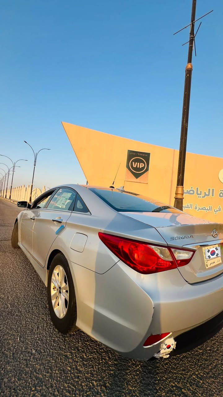 سوناتا مديل ١٤ وارد امريكي  سياره جاهزه
ترايك وين ماتريد ليمتد بدون صبغ ولا معجون  باسمي تحويل ثاني يوم  السعر ٩٠ وبيها مجال
***********
