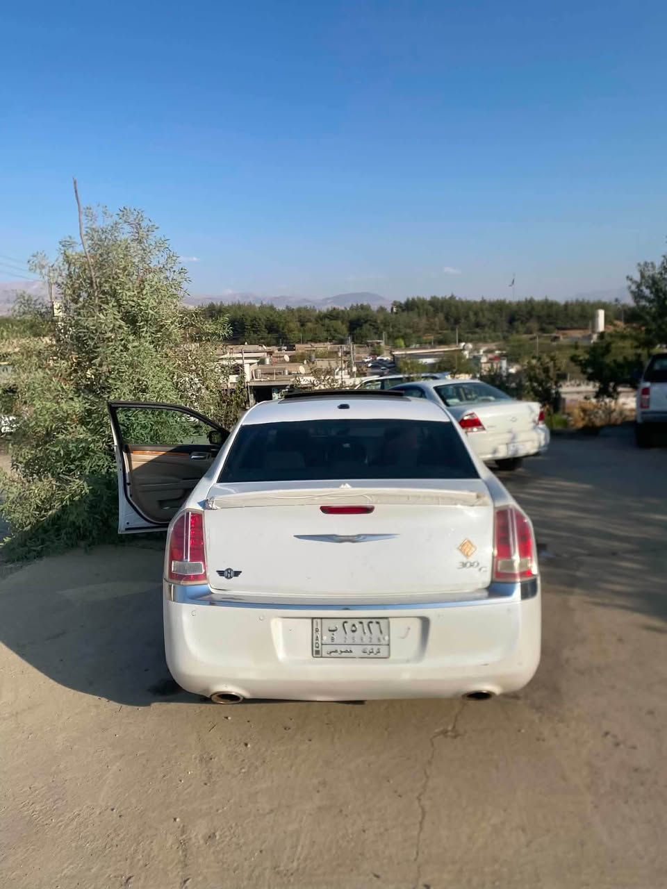 ئوباما موديل٢٠١٤
هيج شتيكي نه كوراوه سه ياره كه
يه ك جال يه ك شخوت بيوه نيه
فول فوله ماسه فاته  جيكاى به رداخه كاني ساردو كه رمى ئيشده كات
مالى دوسته كيرو مه كينه كاره باى هه مو كيانى به شه رت سه د فيته ر
٦٩كه لا مه جالكي  كه م ***********
