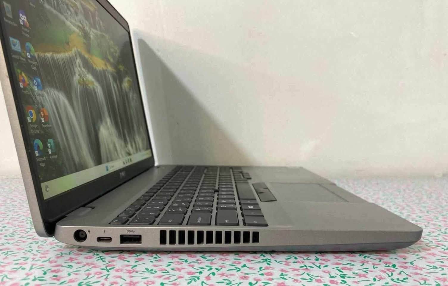💼 Dell Precision 3551 –لابتوب نظيف جدًا استخدام شخصي

💪 مصمم لتحمّل أثقل البرامج بكل سلاسة مثل:
AutoCAD – 3ds Max – Adobe Photoshop – Premiere Pro – Revit – وغيرها.

￼

💭 المواصفات التقنية:  
🔹 المعالج: Intel® Core™ i7 - الجيل العاشر - فئة H (للأداء العالي والمتعدد المهام)  
🔹 الرام: 16GB DDR4 – تشغيل برامج متعددة بدون أي بطء  
🔹 التخزين: 512GB SSD – سرعة خارقة في تشغيل النظام ونقل الملفات  
🔹 كرت الشاشة الداخلي: Intel UHD Graphics – 8GB  
🔹 كرت الشاشة الخارجي: NVIDIA Quadro P620 - 4GB – مخصص للرندرة، التصاميم، والهندسة  
🔹 الشاشة: 15.6 إنش – دقة FHD 1920×1080 – عرض دقيق وواضح  
🔹 كيبورد: ضوئي بإضاءة خلفية – ستاندرد ستيكر A-E (عربي + إنكليزي)
السكن الديوانية
الرقم ***********
