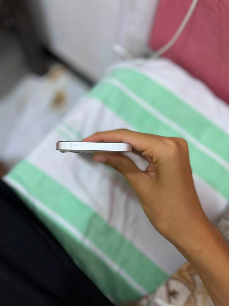 السلام عليكم 📱 للبيع آيفون 13 عادي – 128GB
الجهاز نظيف جدًا

غير مفتوح نهائيًا

ذاكرة 128GB

صحة البطارية 86%

كاميرات ممتازة وتصوير 4K

أداء سريع وسلس

شاشة Super Retina XDR

Face ID شغال

يدعم 5G

منفذ Lightning

 

السعر:  خــاص 

للاستفسار: ***********
