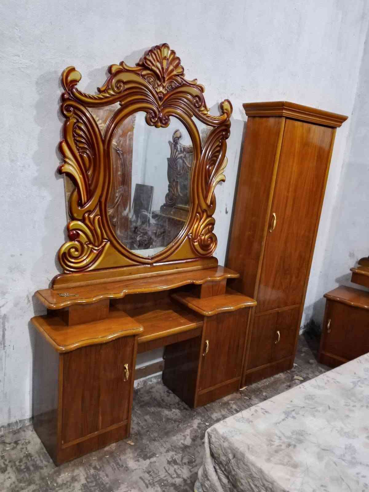550غرفه خمس ابواب زاويه كنتوريه صاج بغداد الحسينيه مال الراشديه وعندي توصيل ***********
