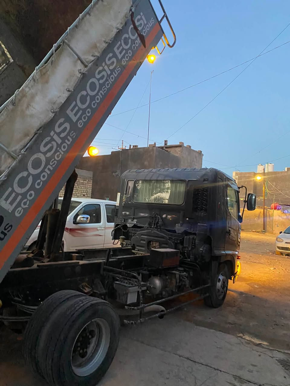 هينو قلاب البيع المكان بصره سياره مكينه 5سوبر فول عادي ***********تبريد ويه السويج
