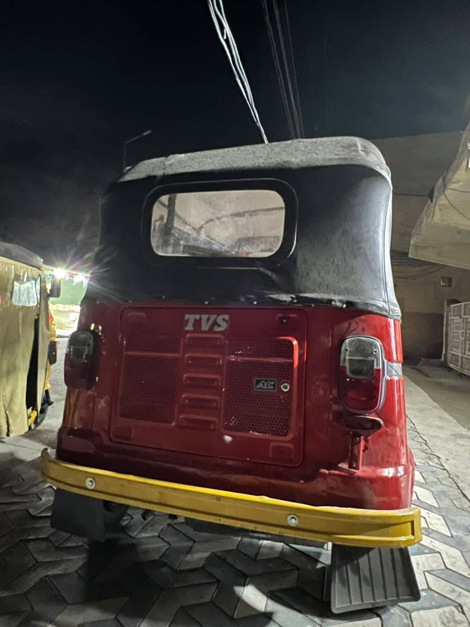 تكتك 18 أوراق كامله شرط ترقيم تكتك معمره مصبوغة جماليه سعرر 3.600 وبيها مجال مكان ديالى القصيرين قرب مطعم سامان  رقم تلفون ***********

