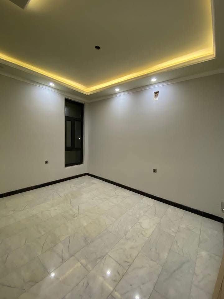 للأيجار _في_السيدية
شقق جديدة مودرن 

📍موقع : السيدية الاقتصاديين

نظام مصعد 24/24 

شقة طابق ثاني تحتوي على غرف نوم عدد 2 

ومطبخ واستقبال وصحيات 

الايجار 750 الف

للاستفسار/

🏛️مكتب مصعب للوساطة العقارية🏛️

السيدية_شارع العلوة_مجاور مطعم سماش

هـ/

***********
