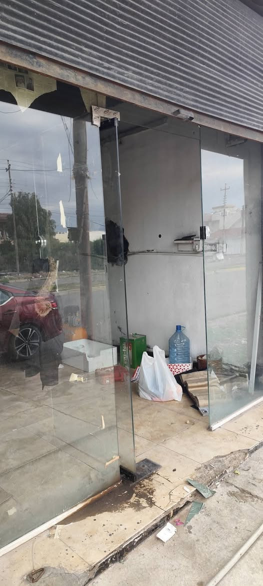 جامخانه عدد اثنين وحده منهم بيهم باب والاخر فقط جامخانه 6امتار 225الف
ميز حديد مغلون استيل طول 2متر على130 اعتقد مو بلضبط القياس بس جبير الميز 
ب150الف
مكاني كركوك 
اذا تاخذ اثنينهم تدللون 
احسب خاطركم 
رقمي ***********
