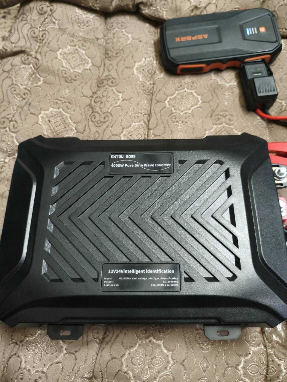سلام عليكم عاكسة اصلية موجه جيبية نقية جديد غير مستخدم V12/24V 2000/4000W  
18 امبير 
السعر داخل الفيديو شوف الفيديو
